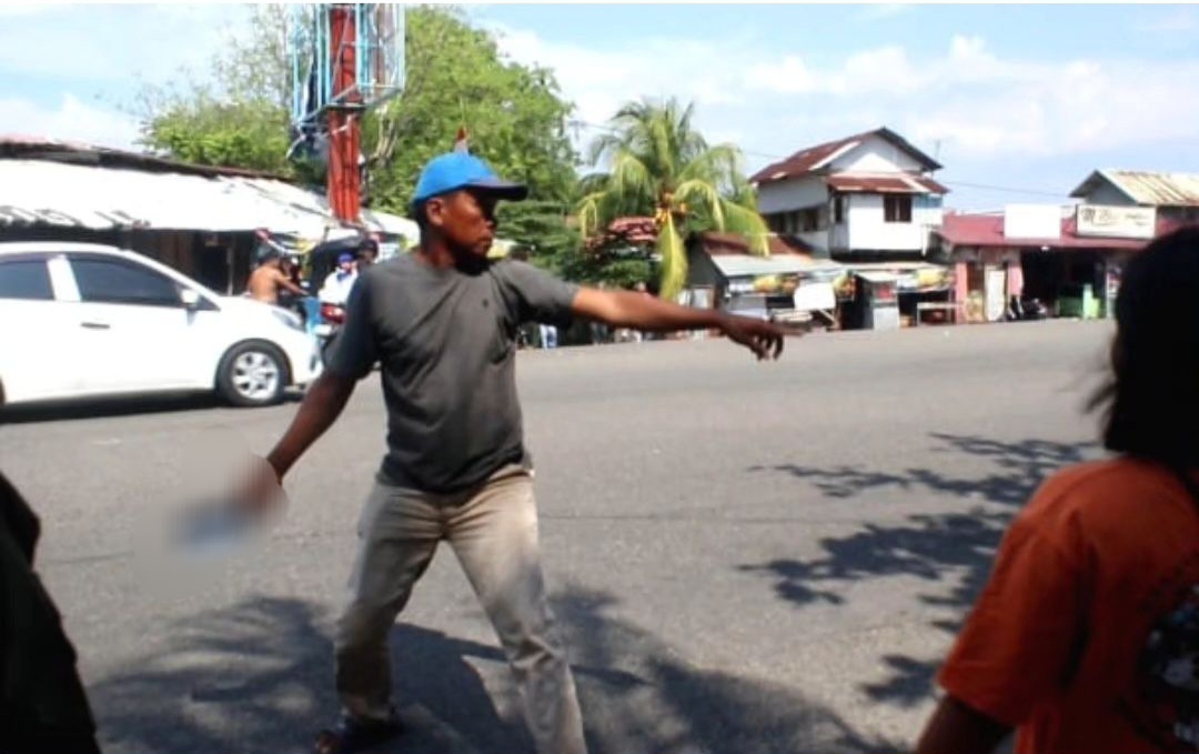 Penertiban PKL Berujung Ricuh: Warga Kejar Petugas Satpol PP Menggunakan Senjata Tajam
