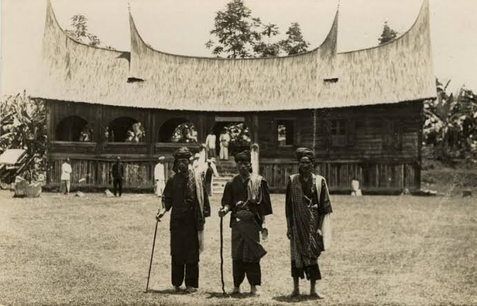 Mengapa Orang Minang Tidak Membuat Cluster Pemukiman Minang Seperti Suku Lainnya?