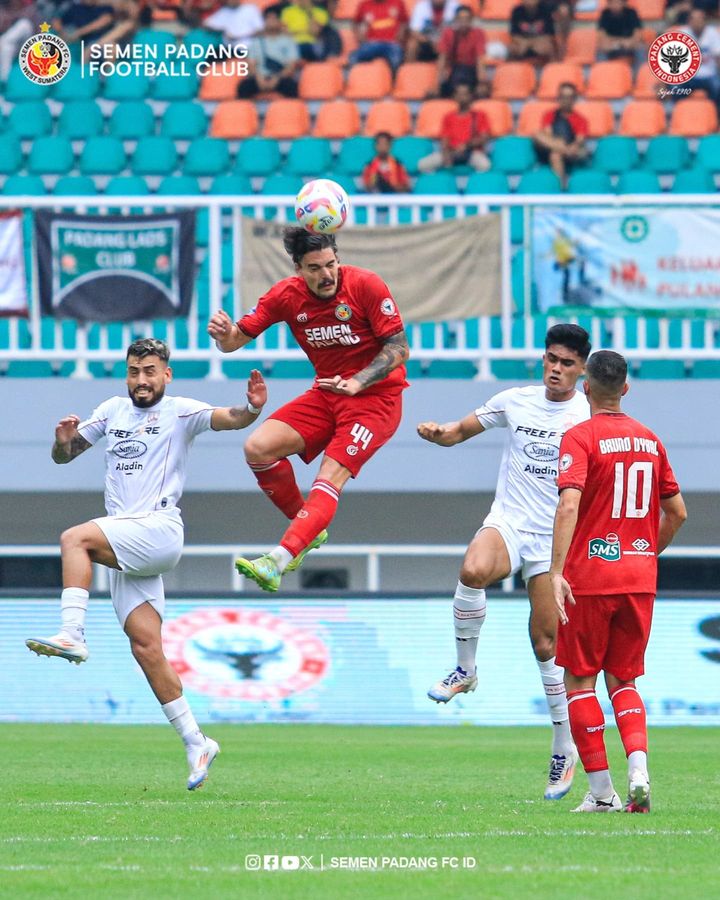 Semen Padang dan Persis Solo Berbagi Poin, Terperosok di Papan Bawah Klasemen Liga 1 2024/2025<br>