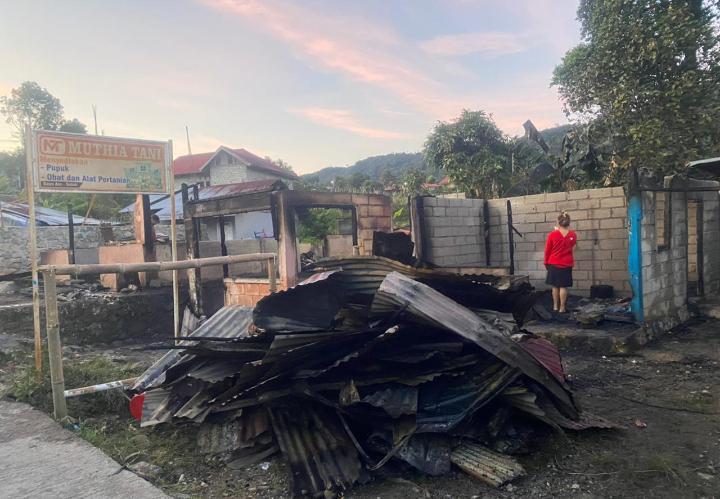 Api Menghanguskan Tiga Rumah Dan Satu Toko Di Arosuka, Solok