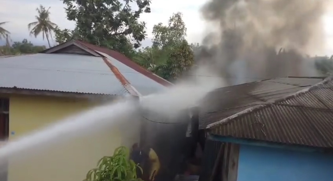 Kebakaran Ludeskan Tiga&nbsp; Rumah Di Parupuak Tabiang