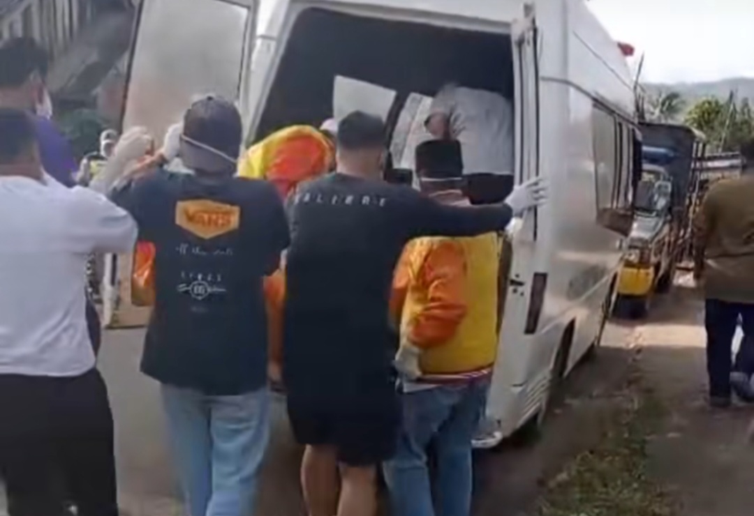 Curiga Dengan Bau Menyengat, Warga Temukan Mayat Disebuah Rumah Di Sitijuah