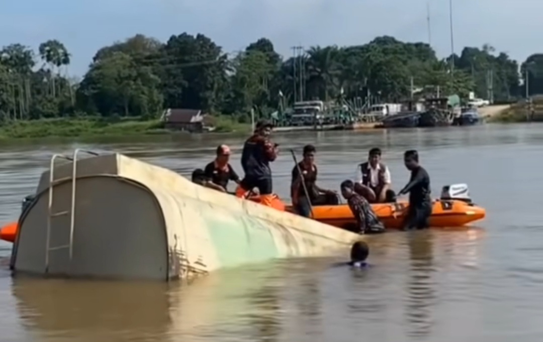 Truk Tangki CPO Terjun ke Sungai Kampar, Sopir Ditemukan Meninggal Dunia