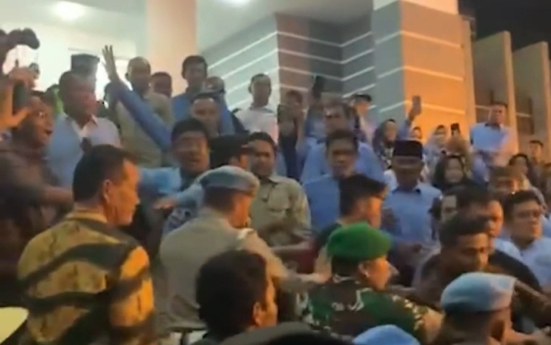 Kericuhan Warnai Debat Pilkada Tanah Datar Putaran Kedua di Gedung Marajo Dirajo