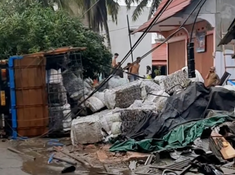 Truk Hantam Sepeda Motor di Pendakian Puncak Kiambang, Empat Orang Meninggal