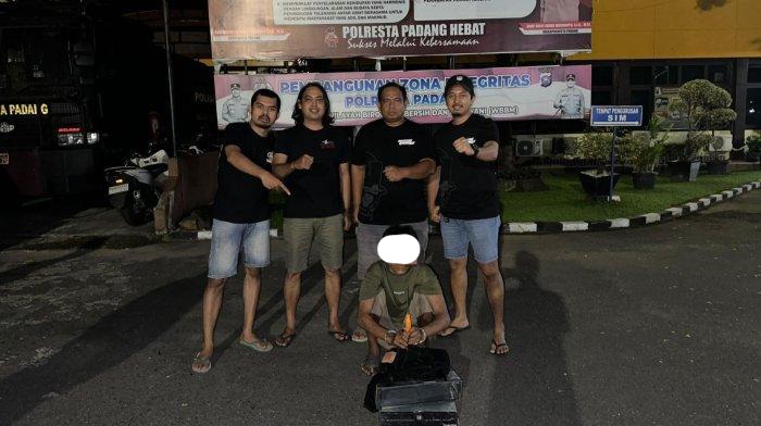 Tim Klewang Polresta Padang Tangkap Pria Tersangka Pencurian dan Perusakan di Kafe