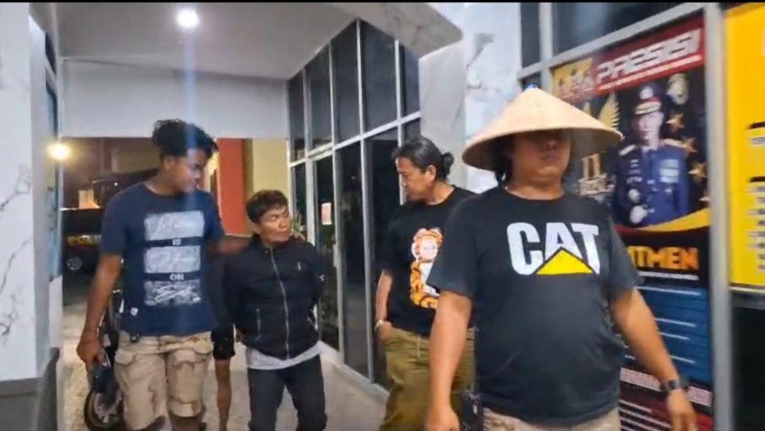Pencuri Bersenjata Tajam Ditangkap Tim Klewang Setelah Aksinya Viral di Media Sosial